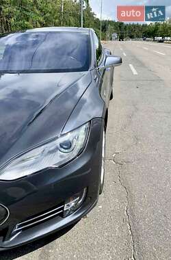 Лифтбек Tesla Model S 2016 в Киеве