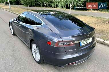 Лифтбек Tesla Model S 2016 в Киеве