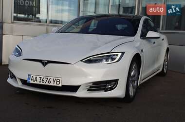 Ліфтбек Tesla Model S 2019 в Києві