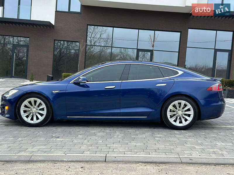 Лифтбек Tesla Model S 2016 в Львове