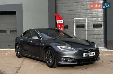 Лифтбек Tesla Model S 2016 в Киеве