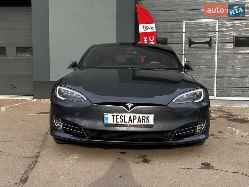 Лифтбек Tesla Model S 2016 в Киеве