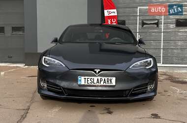 Лифтбек Tesla Model S 2016 в Киеве