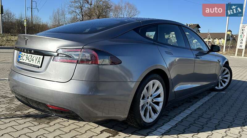 Лифтбек Tesla Model S 2016 в Львове