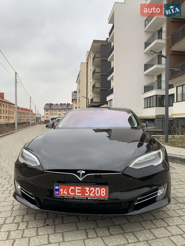 Ліфтбек Tesla Model S 2019 в Львові