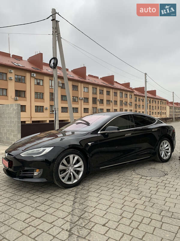 Ліфтбек Tesla Model S 2019 в Львові