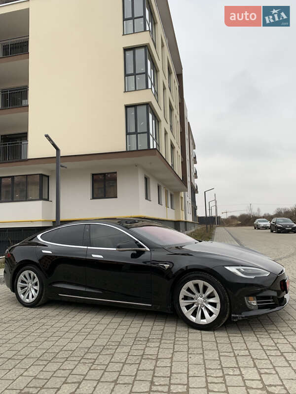 Ліфтбек Tesla Model S 2019 в Львові