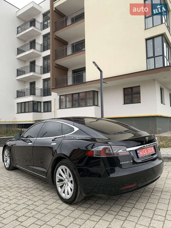 Ліфтбек Tesla Model S 2019 в Львові