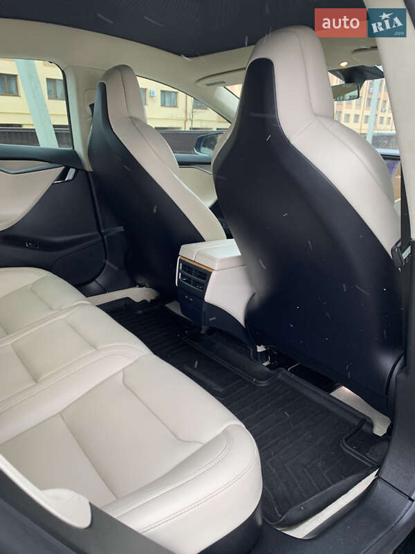 Ліфтбек Tesla Model S 2019 в Львові