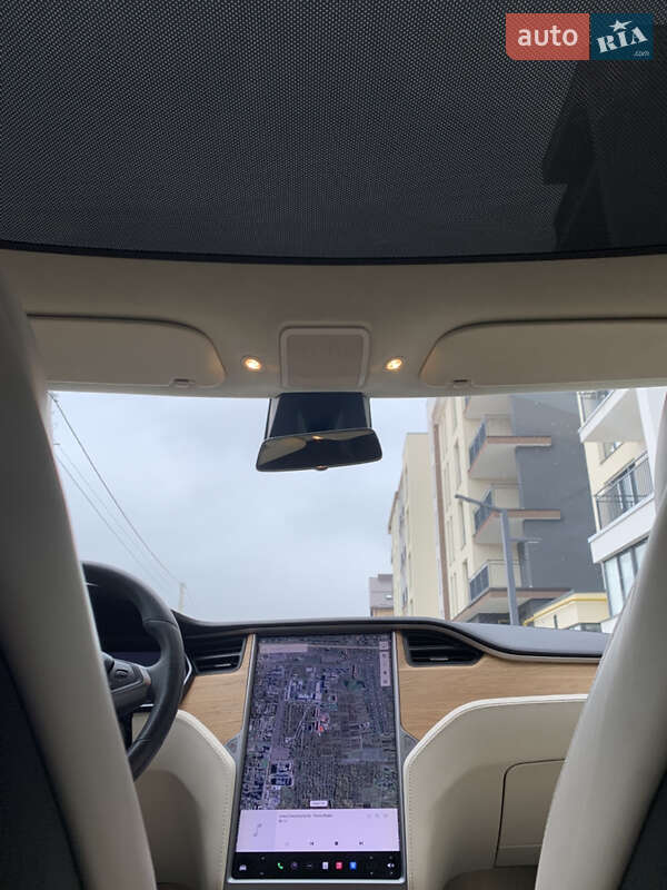 Ліфтбек Tesla Model S 2019 в Львові