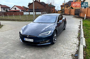 Лифтбек Tesla Model S 2015 в Львове