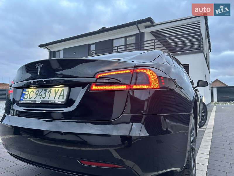 Лифтбек Tesla Model S 2018 в Львове