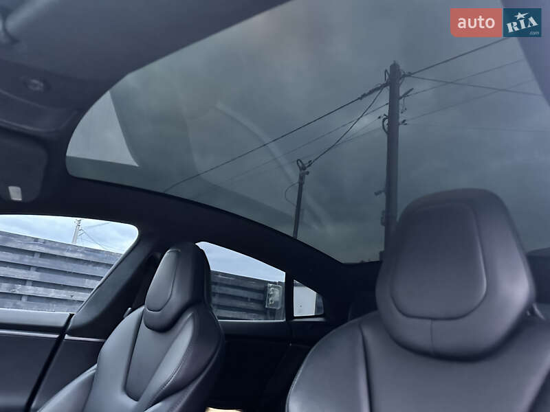 Лифтбек Tesla Model S 2018 в Львове