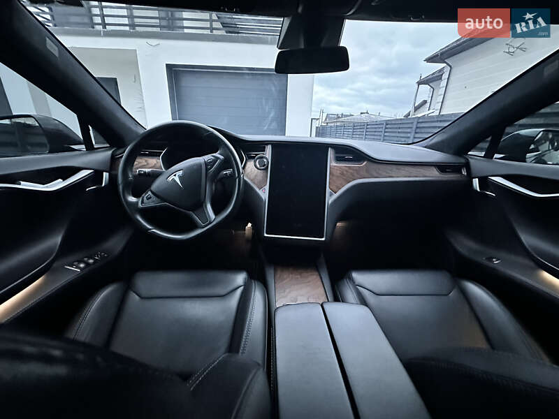 Лифтбек Tesla Model S 2018 в Львове
