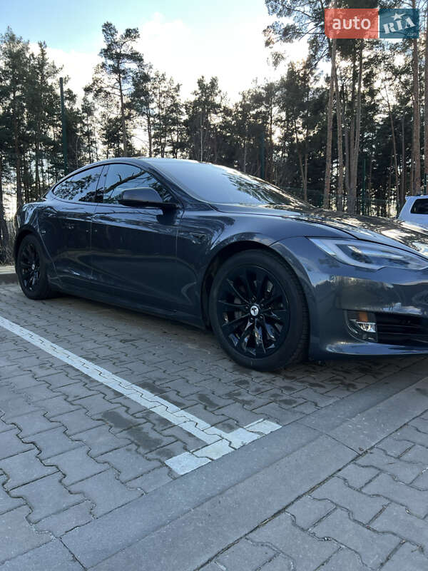 Ліфтбек Tesla Model S 2016 в Гостомелі