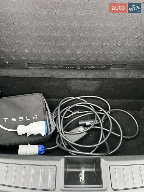 Ліфтбек Tesla Model S 2016 в Гостомелі