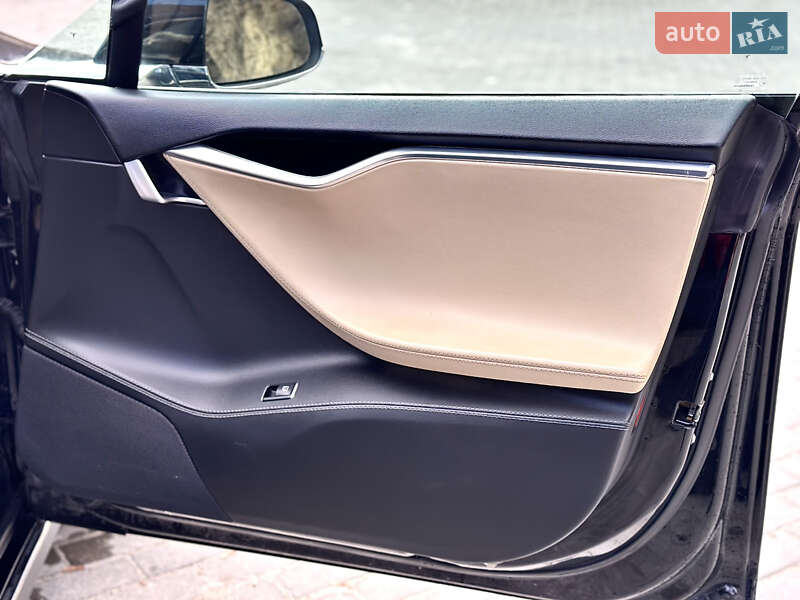 Лифтбек Tesla Model S 2014 в Тернополе фото 35 Лифтбек Tesla Model S 2014 в Тернополе