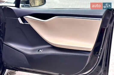 Лифтбек Tesla Model S 2014 в 