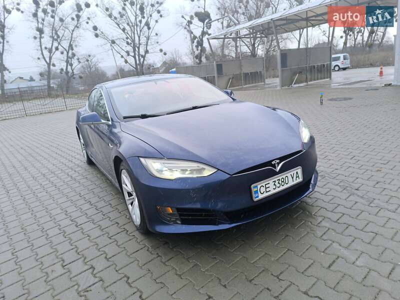 Лифтбек Tesla Model S 2017 в Черновцах