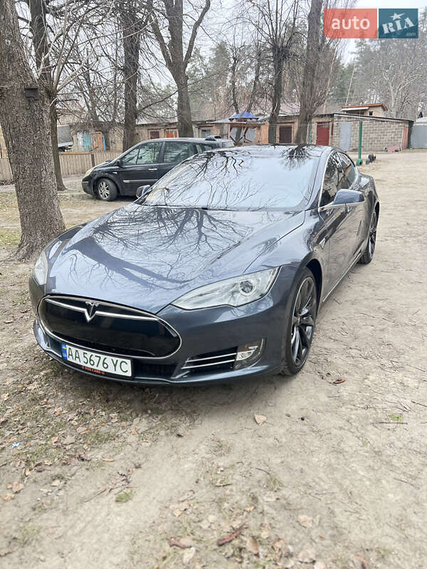 Лифтбек Tesla Model S 2014 в Киеве