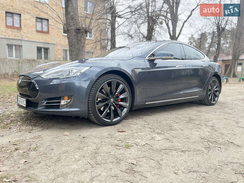 Лифтбек Tesla Model S 2014 в Киеве
