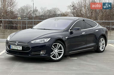 Ліфтбек Tesla Model S 2015 в Києві