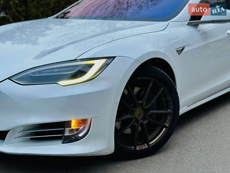 Лифтбек Tesla Model S 2018 в Кропивницком