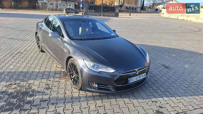 Ліфтбек Tesla Model S 2015 в Зборові