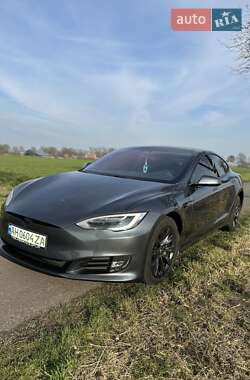 Лифтбек Tesla Model S 2017 в Львове