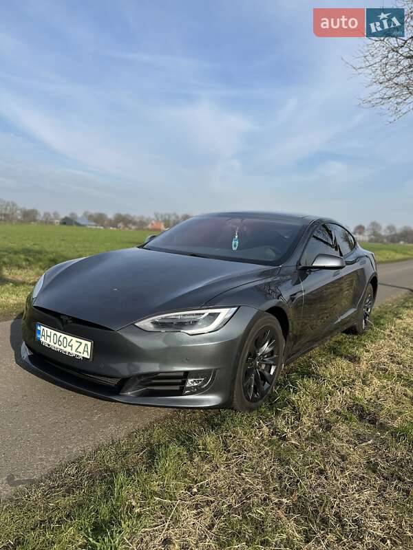 Ліфтбек Tesla Model S 2017 в Львові