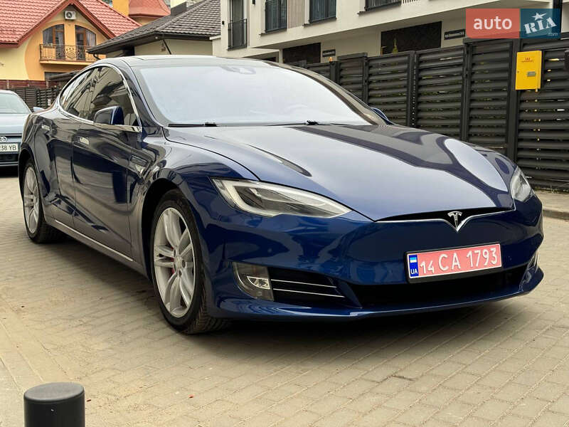 Лифтбек Tesla Model S 2016 в Львове