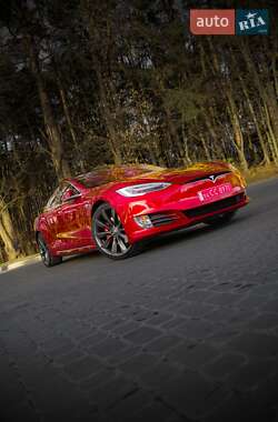 Лифтбек Tesla Model S 2017 в 