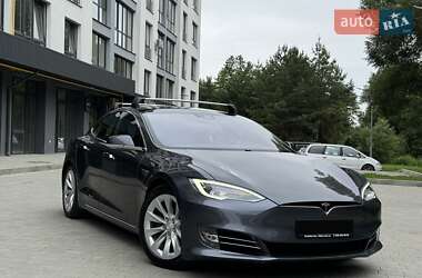 Ліфтбек Tesla Model S 2016 в Пустомитах