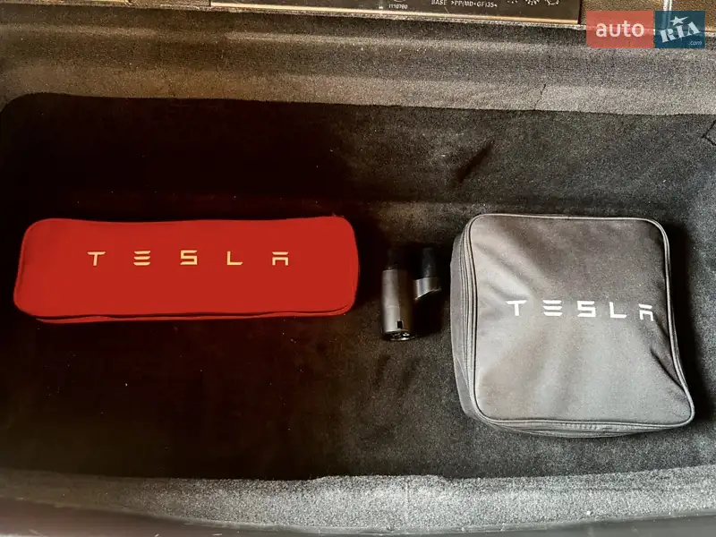 Лифтбек Tesla Model S 2020 в 
