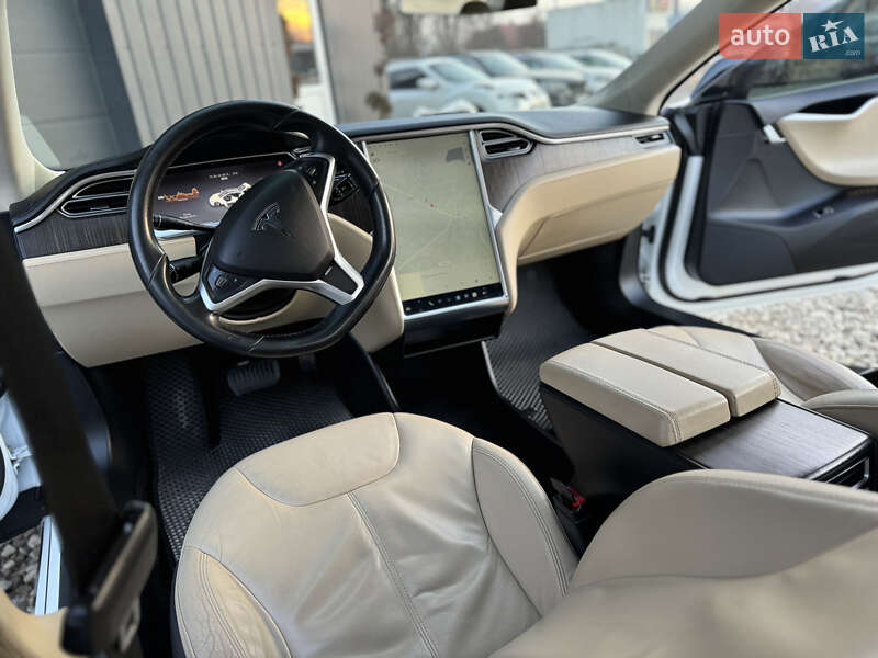 Лифтбек Tesla Model S 2013 в Трускавце