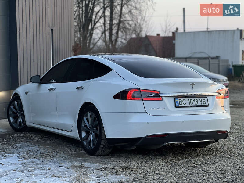 Лифтбек Tesla Model S 2013 в Трускавце
