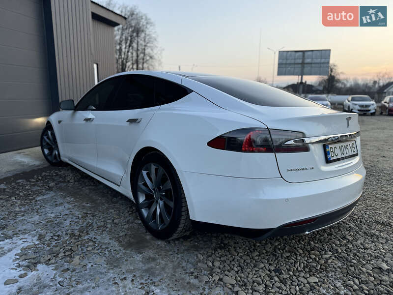 Лифтбек Tesla Model S 2013 в Трускавце