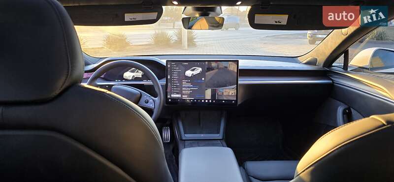 Ліфтбек Tesla Model S 2024 в Дніпрі