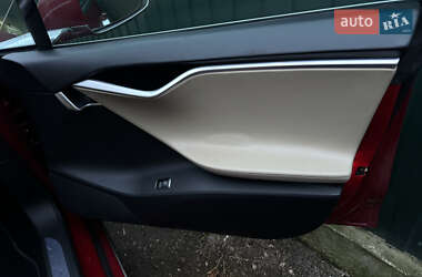 Лифтбек Tesla Model S 2015 в 