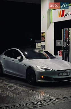 Лифтбек Tesla Model S 2017 в Сокале