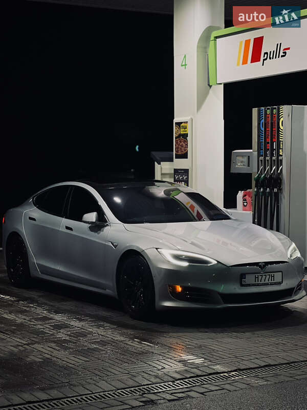 Лифтбек Tesla Model S 2017 в Сокале