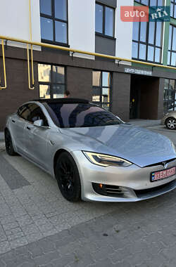 Лифтбек Tesla Model S 2017 в Сокале