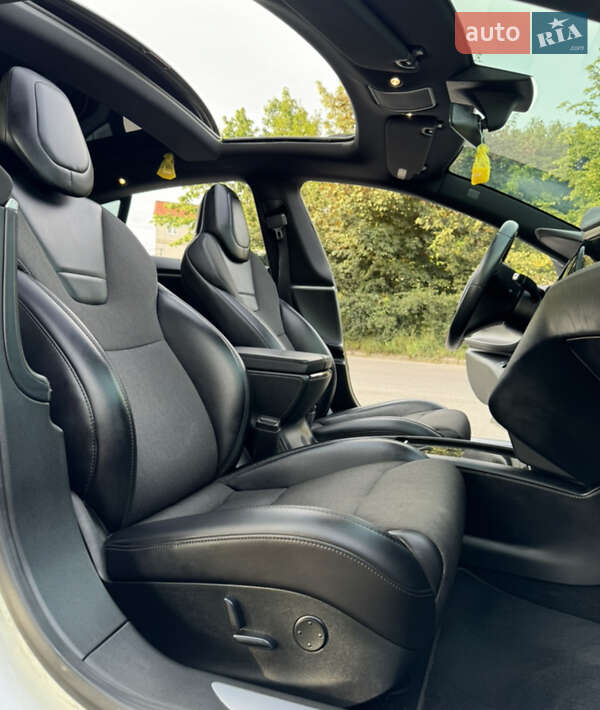 Лифтбек Tesla Model S 2017 в Сокале