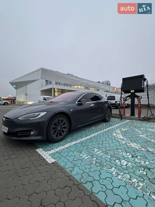 Лифтбек Tesla Model S 2019 в Киеве