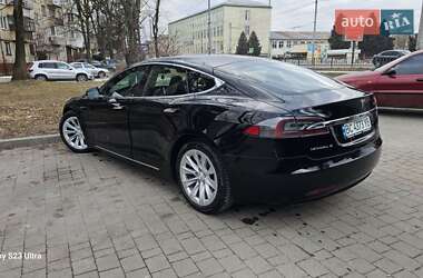 Лифтбек Tesla Model S 2017 в Львове