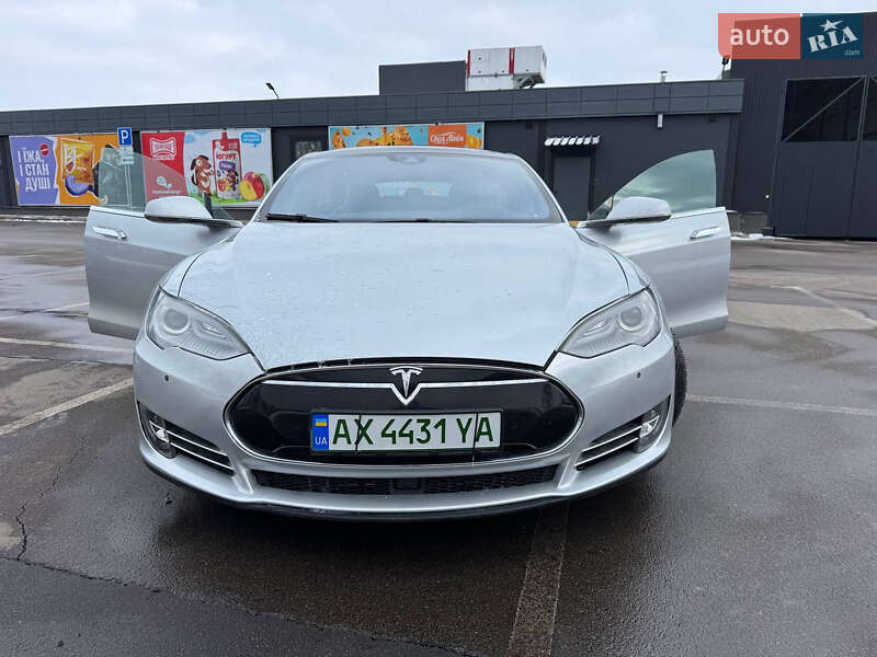 Ліфтбек Tesla Model S 2016 в Борисполі