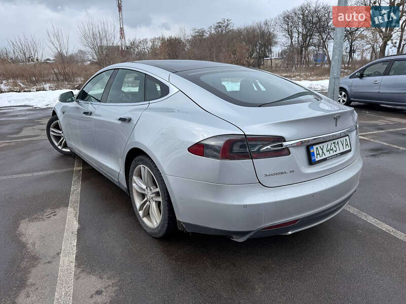 Ліфтбек Tesla Model S 2016 в Борисполі
