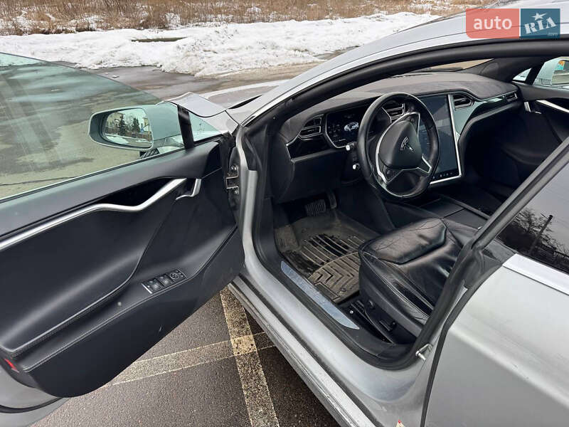Ліфтбек Tesla Model S 2016 в Борисполі