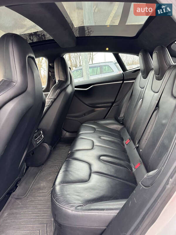 Ліфтбек Tesla Model S 2016 в Борисполі