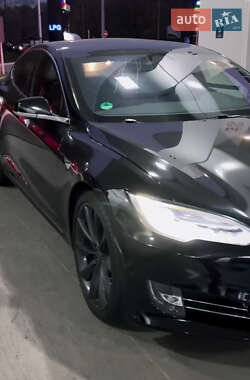 Лифтбек Tesla Model S 2017 в Виннице